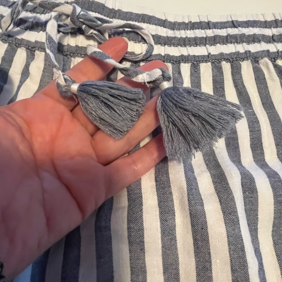 VINEYARD VINES | Med | EMBROIDERED DOTS! - Picture 3 of 13